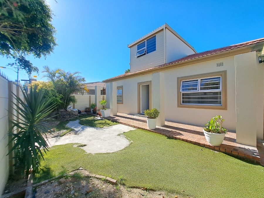 4 Bedroom Property for Sale in Lansdowne Western Cape
